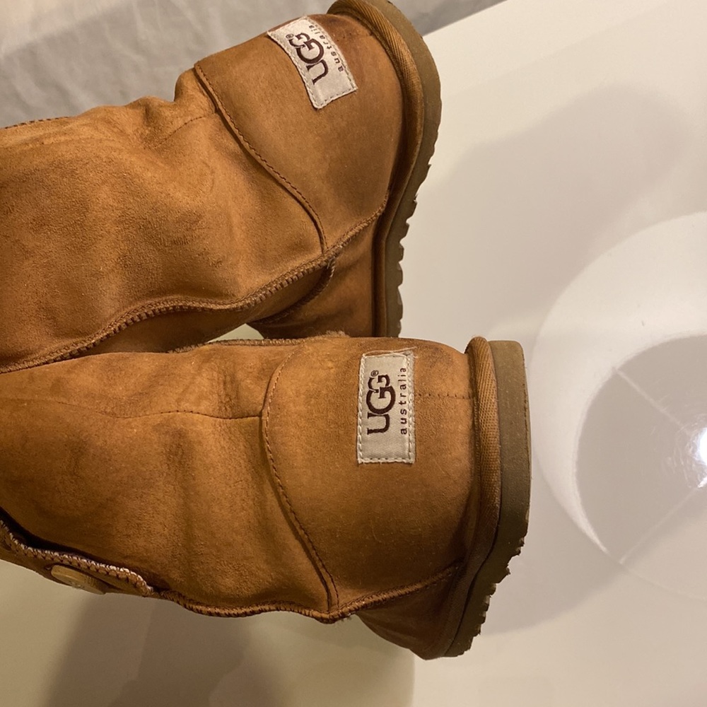 UGG AUSTRALIA WOMEN’S 3387 LO PRO BUTTON fold over shestnut boots size 8 - Picture 5 of 14